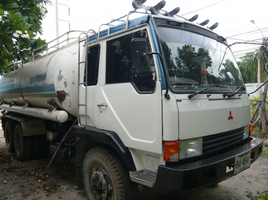 รถบรรทุกน้ำ 10 ล้อ 2 เพลา 10 เกียร์ รถมี 3 คัน ช่วงล่างใหญ่ รถบรรทุกน้ำ 10 ล้อ 2 เพลา 10 เกียร์ รถมี 3 คัน ช่วงล่างใหญ่