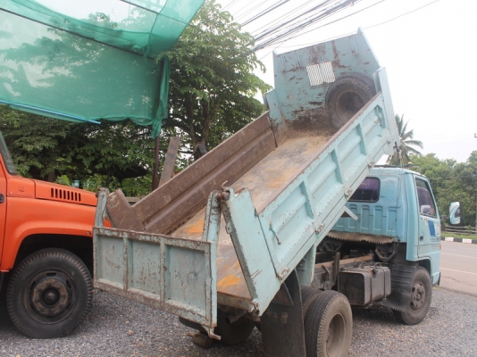 อ๊ซูซุNKR 100 แรงฝาดำ ดั้ม 3 คิวรถขับขี่ดีภาษีไม่ขาดชุดโอนครบ อ๊ซูซุNKR 100 แรงฝาดำ ดั้ม 3 คิวรถขับขี่ดีภาษีไม่ขาดชุดโอนครบ