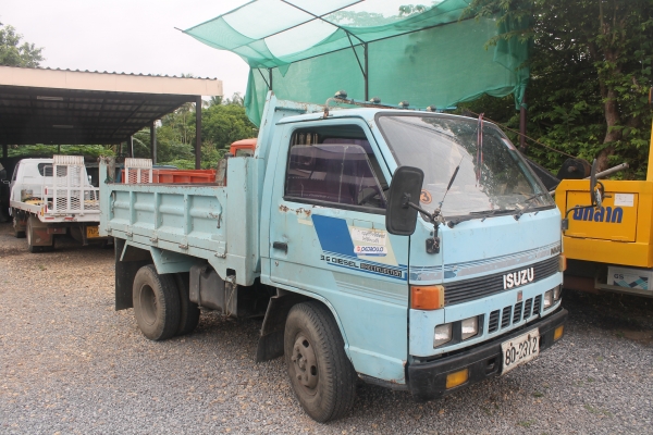 อ๊ซูซุNKR 100 แรงฝาดำ ดั้ม 3 คิวรถขับขี่ดีภาษีไม่ขาดชุดโอนครบ อ๊ซูซุNKR 100 แรงฝาดำ ดั้ม 3 คิวรถขับขี่ดีภาษีไม่ขาดชุดโอนครบ