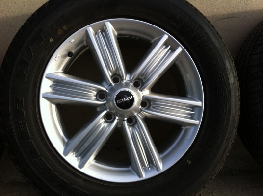 ล้อพร้อมยาง isuzu all new blue power 18 ของแท้ติดรถ ถอดป้ายแดง ยางปี16 26500 บาท