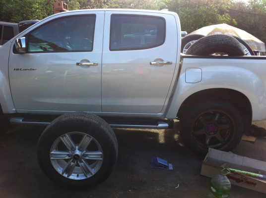 ล้อพร้อมยาง isuzu all new blue power 18 ของแท้ติดรถ ถอดป้ายแดง ยางปี16 26500 บาท