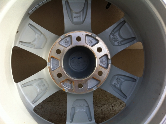 ล้อพร้อมยาง isuzu all new blue power 18 ของแท้ติดรถ ถอดป้ายแดง ยางปี16 26500 บาท