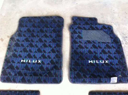 พรม toyota ln-130 1ชุด ใส่ mighty x ln-106    1600 บาท