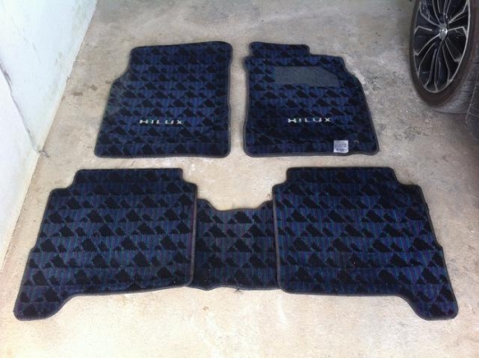 พรม toyota ln-130 1ชุด ใส่ mighty x ln-106    1600 บาท