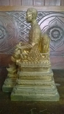 พระรูปในหลวง เนื้อเรซิน เคลือบทองแดง แปะทองคำเปลว สวยๆๆ เหมาะแก่การสักการะบูชา 15,000