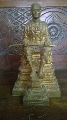 พระรูปในหลวง เนื้อเรซิน เคลือบทองแดง แปะทองคำเปลว สวยๆๆ เหมาะแก่การสักการะบูชา 15,000