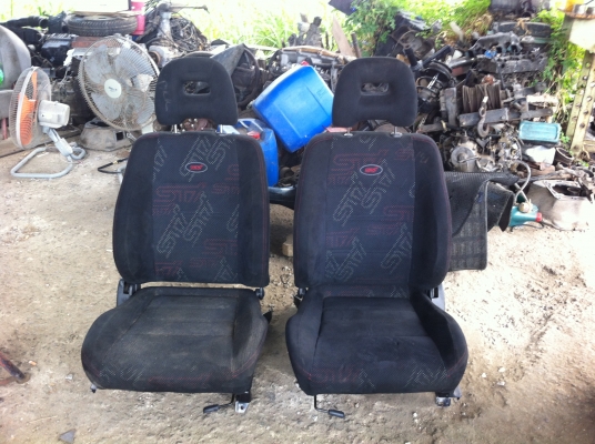 เบาะ Subaru STI  japan สีดำด้ายแดง สภาพสวย คู่ละ 3500 บาท