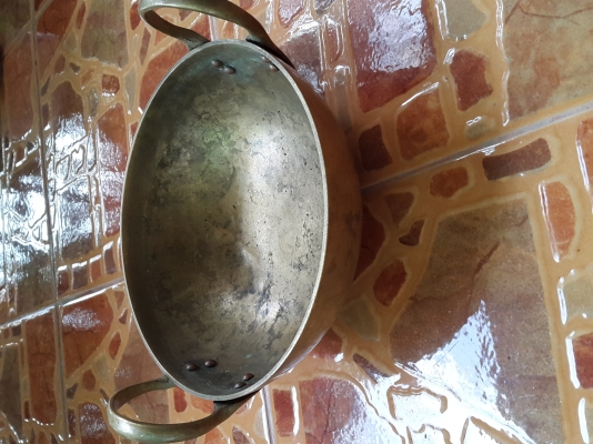 ถาดทองเหลือง ลายกุหลาบ ขนาด 12 นิ้ว 1,300 กะทะทองเหลือง หนาๆๆ เบอร์ 9 ขนาด 7 นิ้ว 1,200 ยังไม่ได้ขัดเงา