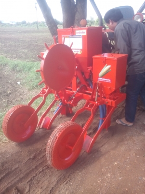 ขายเครื่องหยอดข้าวโพดมือหนึ่ง