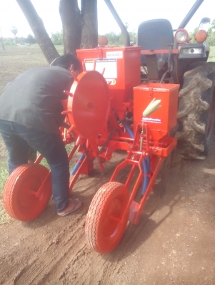 ขายเครื่องหยอดข้าวโพดมือหนึ่ง