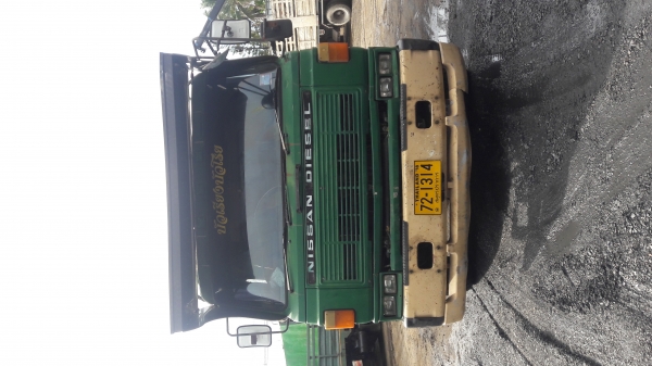 ขายรถ 10 ล้อ  nissan