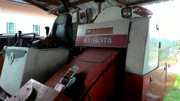 ขายรถเกียวข้าว  DC 60 ปี 52  ราคาเบาฯ   250000 ด่วน  เอาไปไม่ต้องซ่อมลุยงานเลยต้องการขายด่วนต้องการใช้เงิน