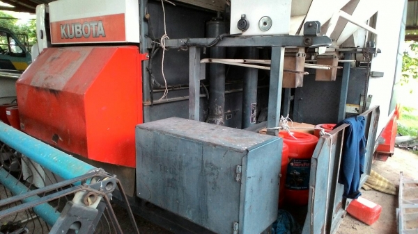 ขายรถเกียวข้าว  DC 60 ปี 52  ราคาเบาฯ   250000 ด่วน  เอาไปไม่ต้องซ่อมลุยงานเลยต้องการขายด่วนต้องการใช้เงิน