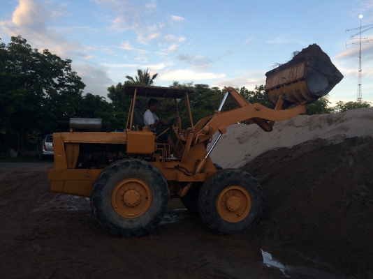 ขายรถตักหนึ่งคิว jh30b สภาพดีราคาถูกครับ ลดสุดๆ 230,000 บาท (งดต่อรองครับ)