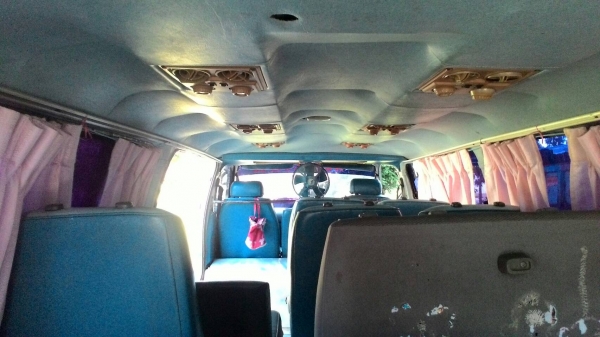 ต้องการขายรถตู้ 2002 ปี 42  พร้อมใช้  (  ราคาลดสุด ฯฯไปเลย  )   งดต่อ  ลอง  95000 บาท  ได้คับ