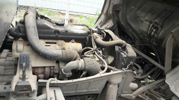 รถบรรทุก 6 ล้อตู้แห้ง  HINO เครื่อง 135 แรง ปี03 ราคา 260,000 บ.อยู่ปทุมธานี