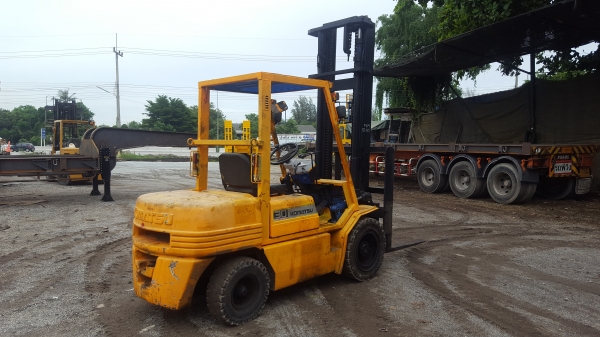 ขายรถ3ตันKOMATSU..เสา4.5เมตรุ่น11ดีเซล