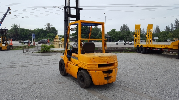 ขายรถ3ตันKOMATSU..เสา4.5เมตรุ่น11ดีเซล