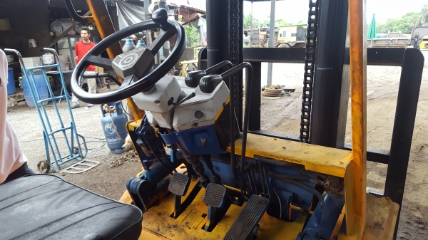 ขายรถ3ตันKOMATSU..เสา4.5เมตรุ่น11ดีเซล