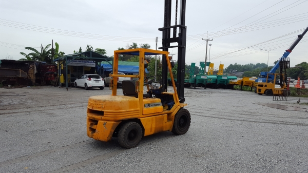 ขายรถ3ตันKOMATSU..เสา4.5เมตรุ่น11ดีเซล