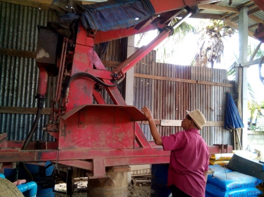 ขายเครื่องคีบอ้อยใส่รถไถแมสซี่ ของกลกิจบูมเดี่ยวปั้มหลัง สวยๆพร้อมใช้งานครับ