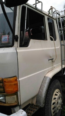 รถฮีโน่ 10 ล้อ ท้ายลาด FM187L / 187 แรงม้า. ปี 33.   สนใจติดต่อ  081 - 6079515