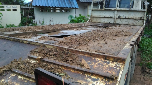 รถฮีโน่ 10 ล้อ ท้ายลาด FM187L / 187 แรงม้า. ปี 33.   สนใจติดต่อ  081 - 6079515