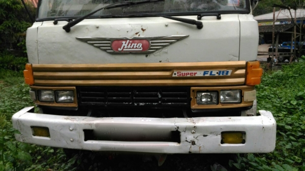 รถฮีโน่ 10 ล้อ ท้ายลาด FM187L / 187 แรงม้า. ปี 33.   สนใจติดต่อ  081 - 6079515