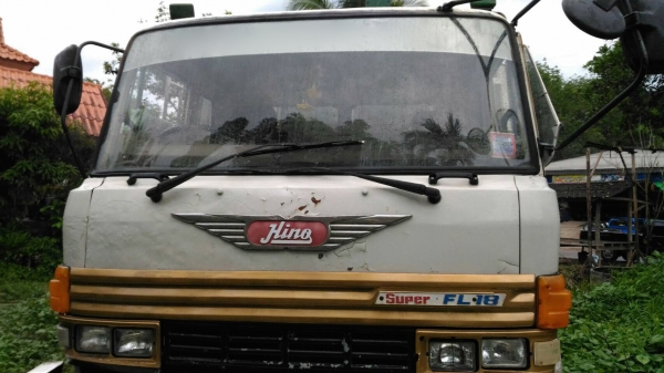 รถฮีโน่ 10 ล้อ ท้ายลาด FM187L / 187 แรงม้า. ปี 33.   สนใจติดต่อ  081 - 6079515