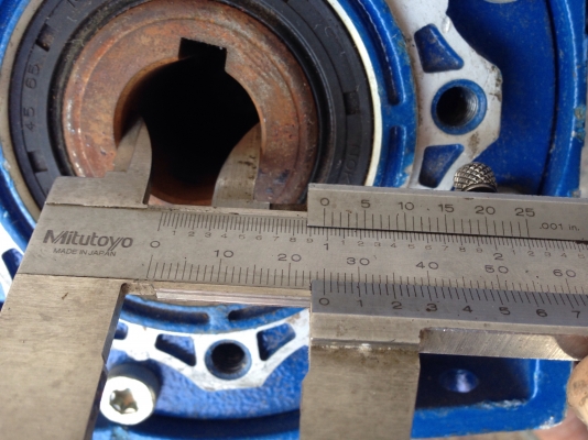 ขายมอเตอร์เกียร์ Motovario made in Italy 1/4HP. 380V อัตราทด 1:90 เพลาออกประมาณ 15รอบต่อนาทีโดยประมาณ ของใหม่เก่าเก็บ พร้อมใช้งานครับ