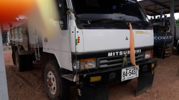 ขายรถ6ล้อ ดั้มMITSUBISHI เครื่อง115แรง 4D34 ช่วงล่างใหญ่ สภาพพร้อมใช้งาน เอกสารพร้อมโอน ราคา330,000 สนใจโทร 090-8588220คุณนะ 093-3258446คุณบิว หรือเข้าดูสินค้าอื่นๆได้ที่ www.narong2truck.com หรือ www.truck.in.th/498 หรือเพจFacebook ณรงค์ ซื้อขายรถมือสอง
