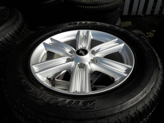 ล้อ Isuzu blue power ขอบ 18 พร้อมยางปี 16 ชุดล่ะ 25,000