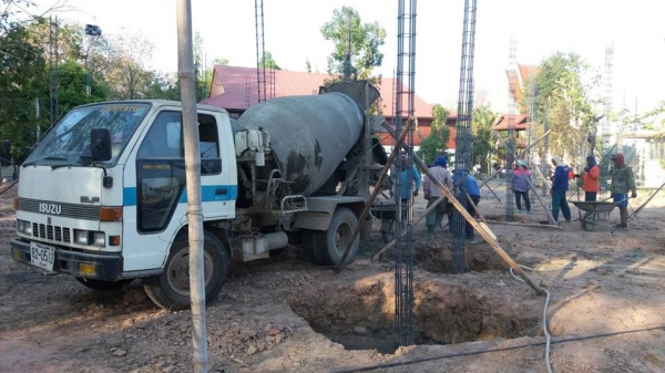 ขายรถโม่ปูน โม่2.5คิว โม่ตรง เครื่อง110แรง รถสวยสภาพดี พร้อมใช้งาน เอกสารถูกต้อง เล่มทะเบียนพร้อมโอน ราคา400,000 สนใจโทร 090-8588220คุณนะ 093-3258446คุณบิว หรือเข้าดูสินค้าอื่นๆได้ที่ www.narong2truck.com หรือ www.truck.in.th/498 หรือเพจFacebook ณรงค์ ซื้