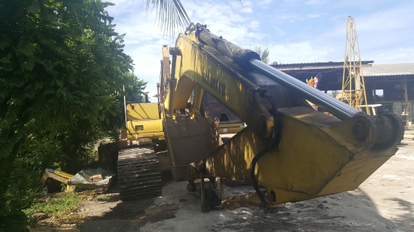 ขายครับ PC200-6 สภาพพร้อมลุยครับ ไฟฟ้าครบ โซ่ดี ช่วงล่างดี สนใจติดต่อ0851562314/0813712233 Id Boy0851562314 ขายครับ PC200-6 สภาพพร้อมลุยครับ ไฟฟ้าครบ โซ่ดี ช่วงล่างดี สนใจติดต่อ0851562314/0813712233 Id Boy0851562314