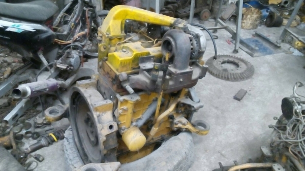 ขายเครื่องรถแมคโค PC-200-5  6-D 95-L และเครื่องPC-120-5  4-D 95   สภาพสวยรับประกันเสื้อสูบ ไม่มีรอยเย็บ