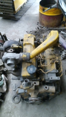 ขายเครื่องรถแมคโค PC-200-5  6-D 95-L และเครื่องPC-120-5  4-D 95   สภาพสวยรับประกันเสื้อสูบ ไม่มีรอยเย็บ