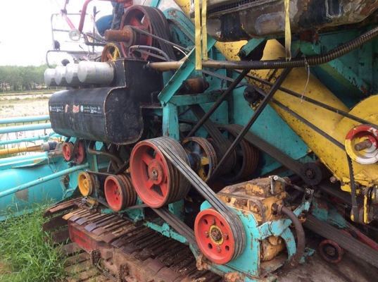 ขายรถเกี่ยวข้าว เครื่อง EH700 เทอร์โบ 350000