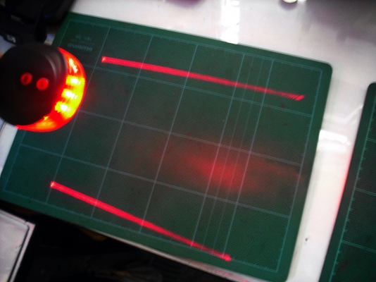 ไฟท้ายจักรยาน - ไฟเลเซอร์สร้างเลนจักรยานส่วนตัว 2 in 1 เพื่อความปลอดภัยในการขับขี่เวลากลางคืน