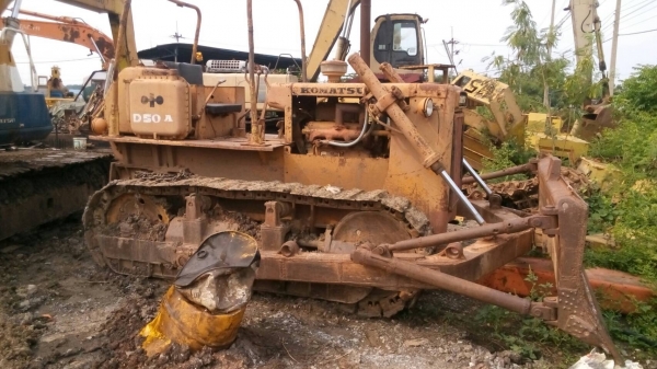 ขายรถแทรกเตอร์ โคมัสสุ  D-50-A ขายไม่แพง เอกสารชื้อขาย