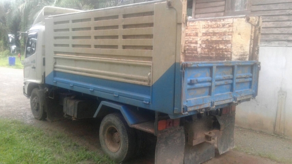 รถฮีโน่ 6 ล้อดั้ม FC9J  175 แรงม้า. ปี 54. , ( รถวิ่ง 87,xxx กม. )      สนใจติดต่อ  081 - 6079515