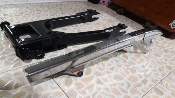 ขายสวิงอาร์ม คลับแมน250 พร้อมบังโซ่กับแกนสวิงอาร์ม สภาพสวย ขายสวิงอาร์ม คลับแมน250 พร้อมบังโซ่กับแกนสวิงอาร์ม สภาพสวย