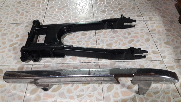 ขายสวิงอาร์ม คลับแมน250 พร้อมบังโซ่กับแกนสวิงอาร์ม สภาพสวย