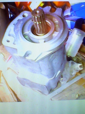 ขายปั้มไฮโดรลิกรถเครน 5 ตัน  7500 บาท โทร 0920976322