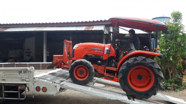 ปัญญาแทรคเตอร์..จัดมาให้ครับ ด่วน!!!คูโบต้า L3608 พร้อมใบมีดคานล่าง พร้อมผาน6 ตราช้าง22&times;6รถไร่สีเดิมๆ
