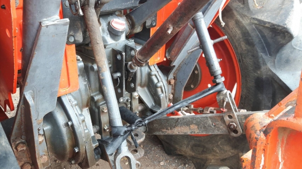 ปัญญาแทรคเตอร์..จัดมาให้ครับ ด่วน!!!คูโบต้า L3608 พร้อมใบมีดคานล่าง พร้อมผาน6 ตราช้าง22&times;6รถไร่สีเดิมๆ