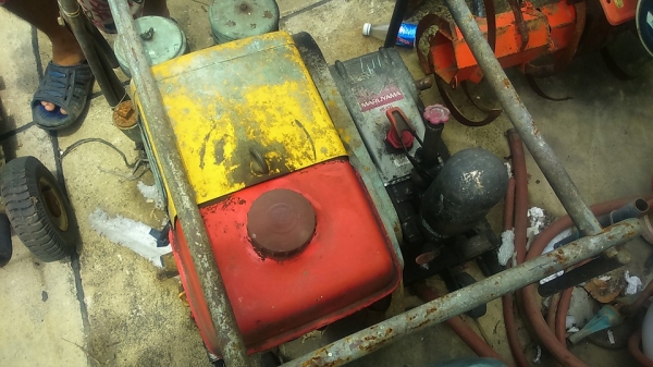 ปั๊มพ่นยาดีเซล ยังไม่ได้ล้างครับ ขายเลยล่ะกัน 28,000บาท0835662999Lineid:hs4trp