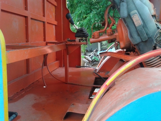 ขายรถอีแต๋นสวยๆๆ คันซีหน้า5 เกียร์หกล้อ  ช่วงล่างเลพาลอย