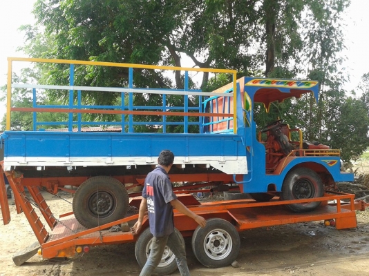 ขายรถอีแต๋นสวยๆๆ คันซีหน้า5 เกียร์หกล้อ  ช่วงล่างเลพาลอย