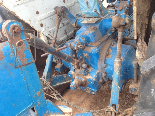 ขายรถไถFORD -5500  (ราคา 225,000บาท) มีภาพวีดีโอ รถสภาพ พร้อมใช้งาน อุปกรณ์ครบพร้อม มีใบมีดดันหน้า ผาน7สภาพดีเครื่องแรงดี ระบบไฮดรอลิกส์ดี คูณ ชัยยา โทร 081-9972972 089-8451778