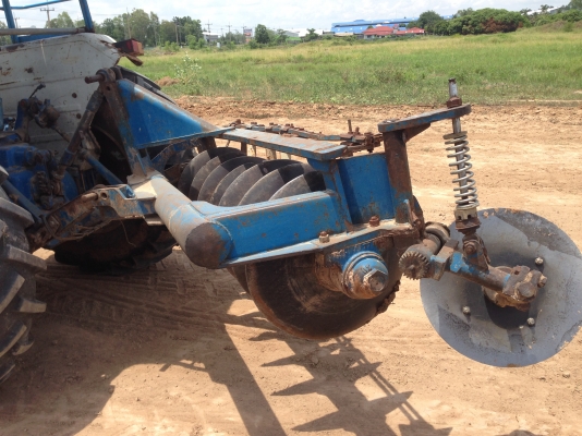 ขายรถไถFORD -5500  (ราคา 225,000บาท) มีภาพวีดีโอ รถสภาพ พร้อมใช้งาน อุปกรณ์ครบพร้อม มีใบมีดดันหน้า ผาน7สภาพดีเครื่องแรงดี ระบบไฮดรอลิกส์ดี คูณ ชัยยา โทร 081-9972972 089-8451778